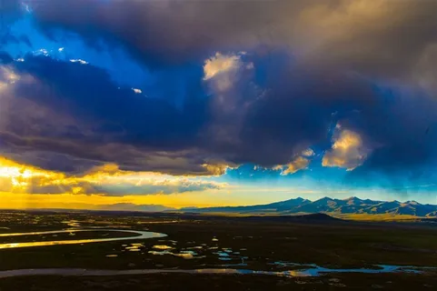 新疆巴音布鲁克夕阳风景 新疆巴音布鲁克夕阳风景