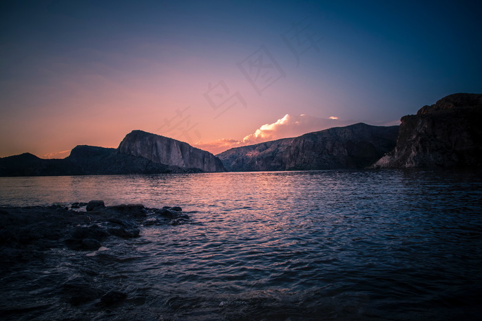 唯美柔光山水风景图片