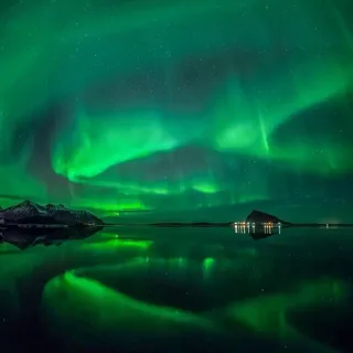 绿色极光壁纸图片