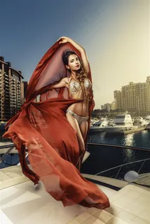 轮船的上的比基尼美女 轮船的上的比基尼美女
