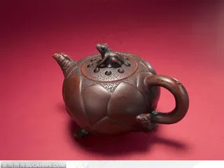 中华传统工艺品-荷花形紫砂壶