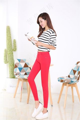 紧身裤女模特摄影写真