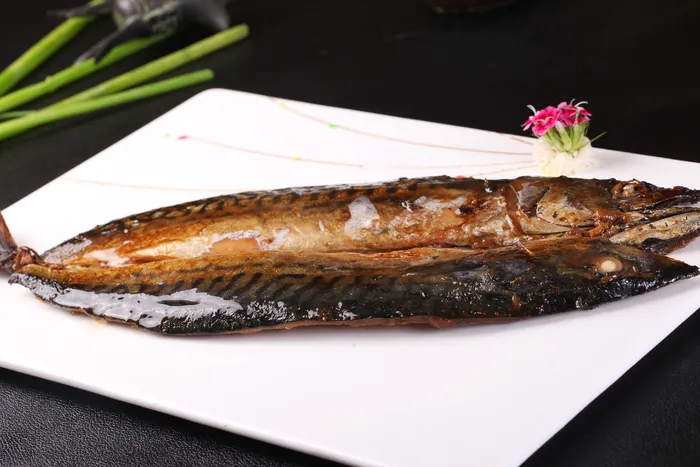 盐烤青花鱼 (2)