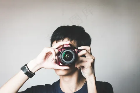 帅哥摄影师拍照图片 帅哥摄影师拍照图片