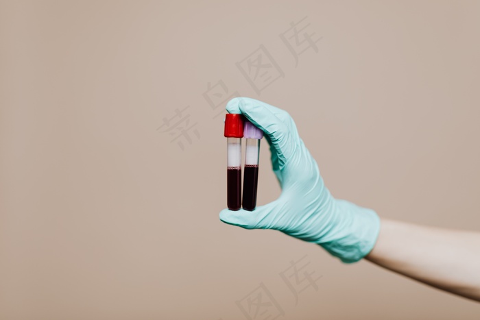 手拿抽血管子图片