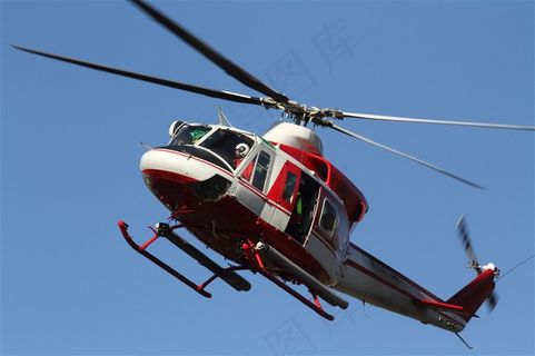 天空中的直升飞机