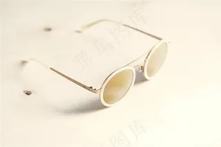 圆形眼镜壁纸图片