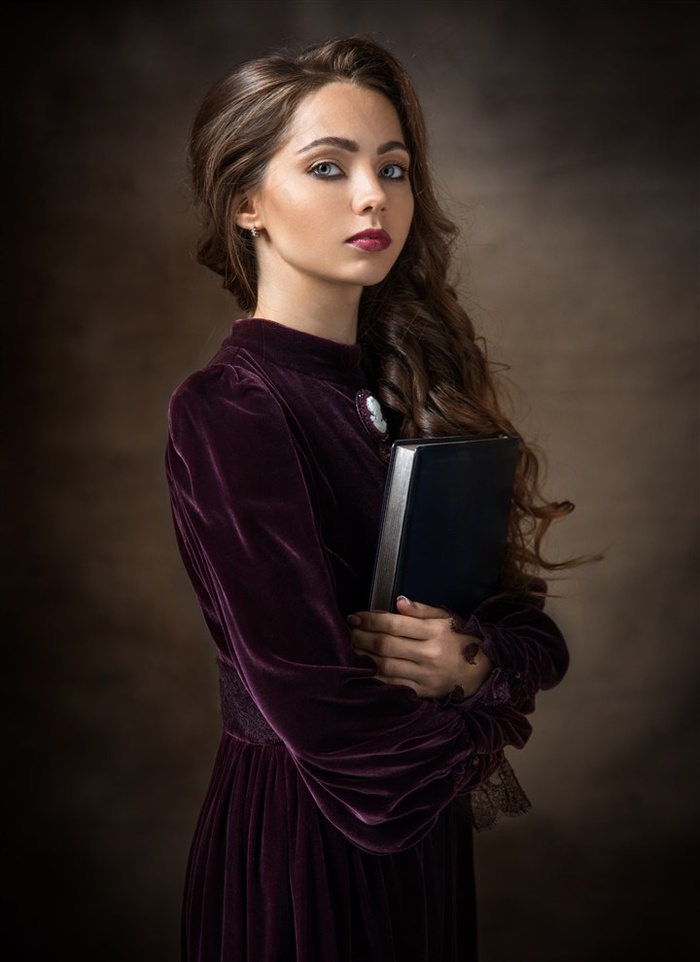 紫色气质欧美美女肖像艺术写真图片