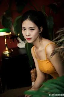 性感漂亮的红唇吊带美女模特大胆写真图片 性感漂亮的红唇吊带美女模特大胆写真图片