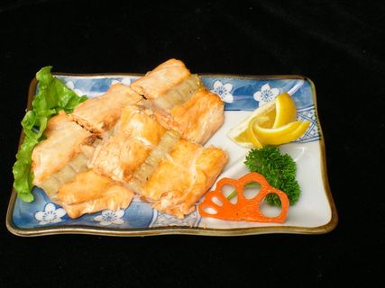 烤三文鱼牛骨  烤三文鱼牛骨