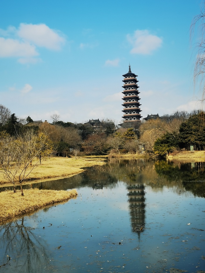 唯美大明寺层塔雄伟倒影