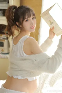 *白皙清纯孕妇美女写真图片