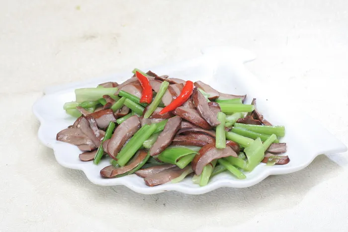 土芹炒烟腰 (3)