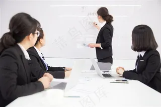 开会的办公人员