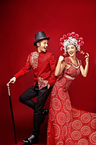 情侣红色婚纱写真