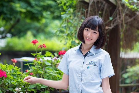 女学生制服短发美女蔡谨卉高清美图