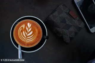 俯拍咖啡杯图片