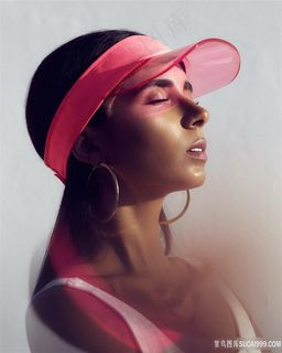 古铜色肌肤运动美女图片