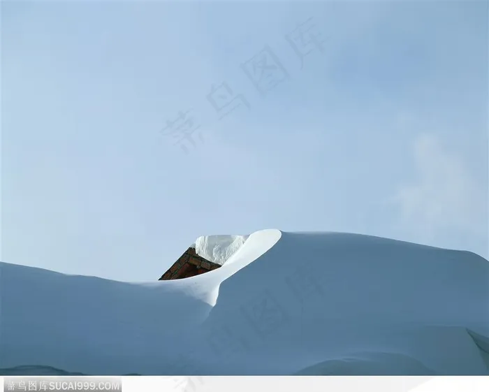 冬日美景-漂亮的屋顶雪景