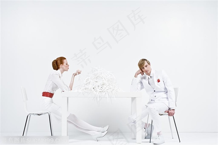 广告创意素材-吹着纸屑的美女