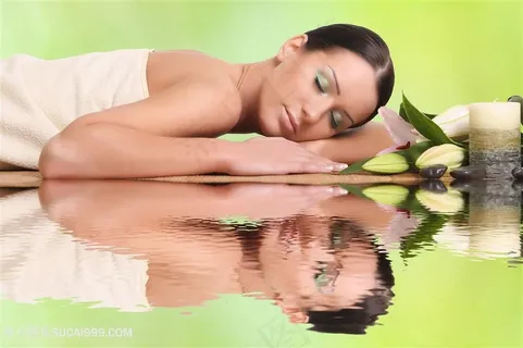 趴着休息的spa美女高清图片