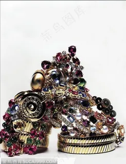 色彩斑斓的耳钉