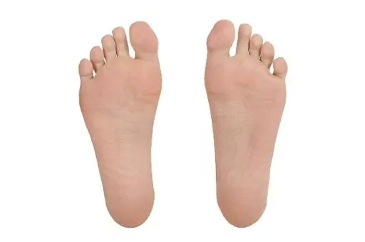 赤脚 PNG免抠(612x406)