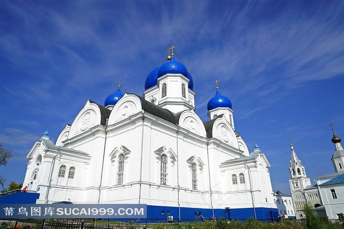 蓝天下的俄罗斯白色建筑图片