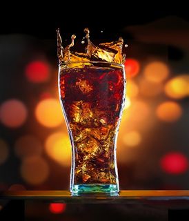 一杯冰镇可乐图片素材