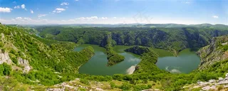 广阔的山脉高清摄影图片