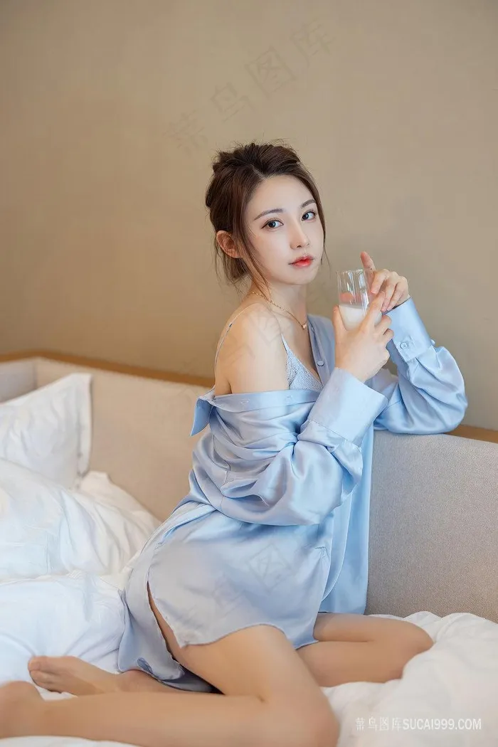 盘起头发的*美女刘奕宁写真图片