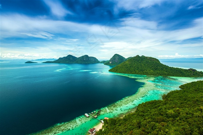 天空下的海湾