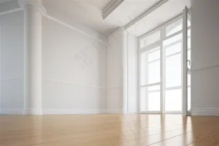 房门打开着的欧式房间