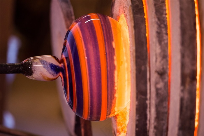 正在加工中的玻璃