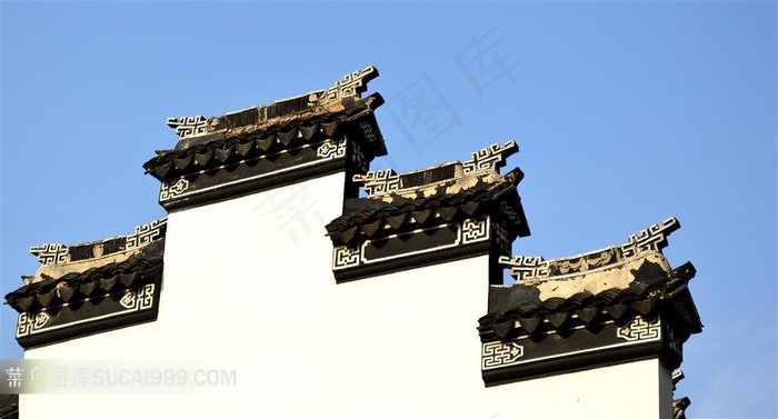 晴空下的马头墙