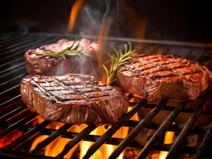 炭火烤牛排美食摄影图  炭火烤牛排美食摄影图