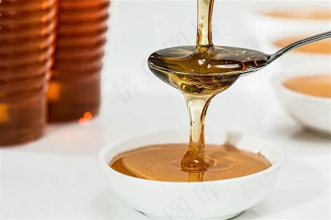 新鲜浓稠味美的蜂蜜 新鲜浓稠味美的蜂蜜