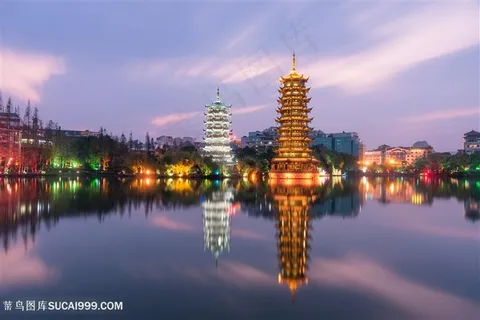 广西桂林日月双塔夜景图片