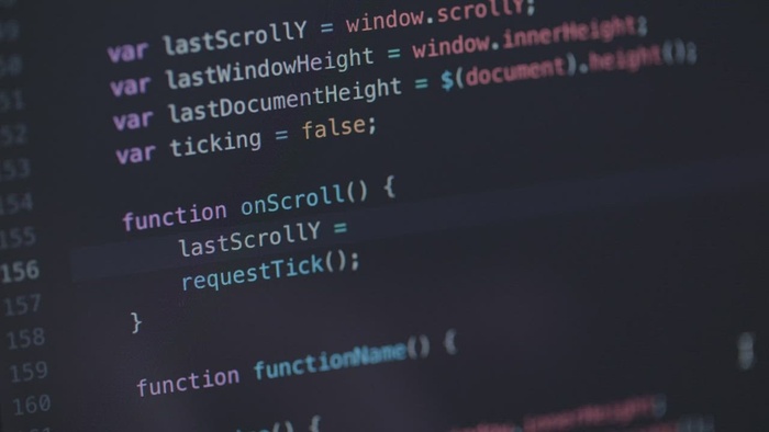 软件开发人员处理代码，屏幕关闭