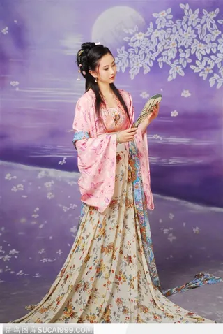 穿古典汉服的清纯美女