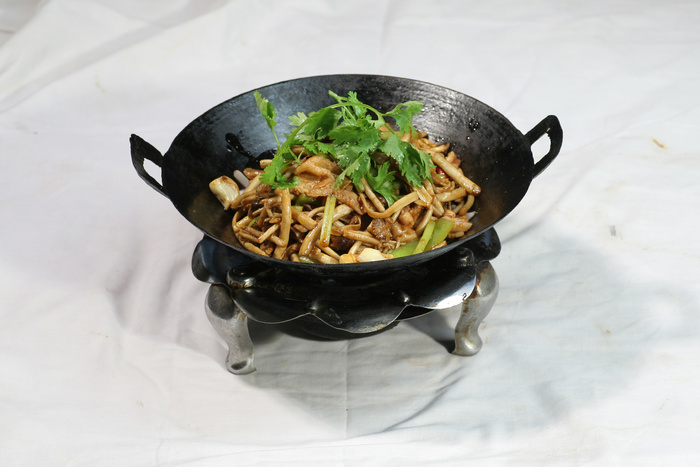 03干锅鲜茶树菇 一篓油