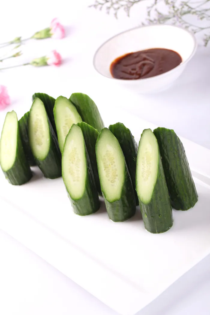 沾酱小黄瓜 (14)