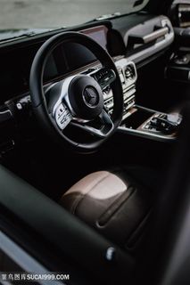 奔驰汽车驾驶室特写