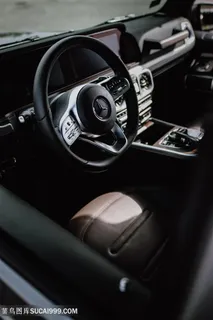 奔驰汽车驾驶室特写