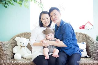 和婴儿宝宝的温馨合影照
