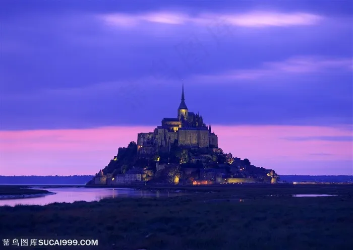 夕阳下漂亮的城堡图片