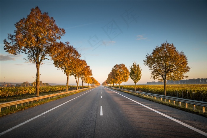 笔直的公路素材