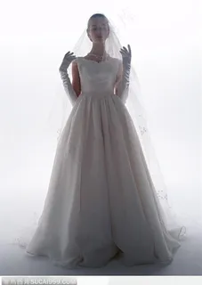 婚礼物语-双手举起的美女