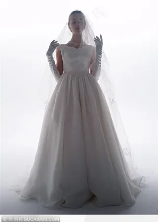 婚礼物语-双手举起的美女