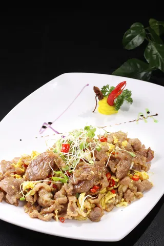 小炒香椿苗羊羔肉 (2)